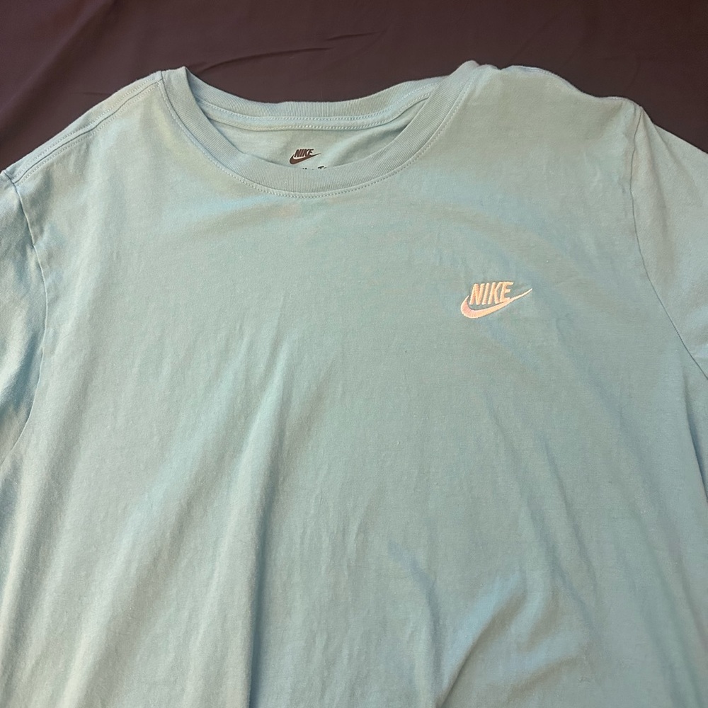 Nike Men’s XL Light Blue Short Sleeve Shirt
